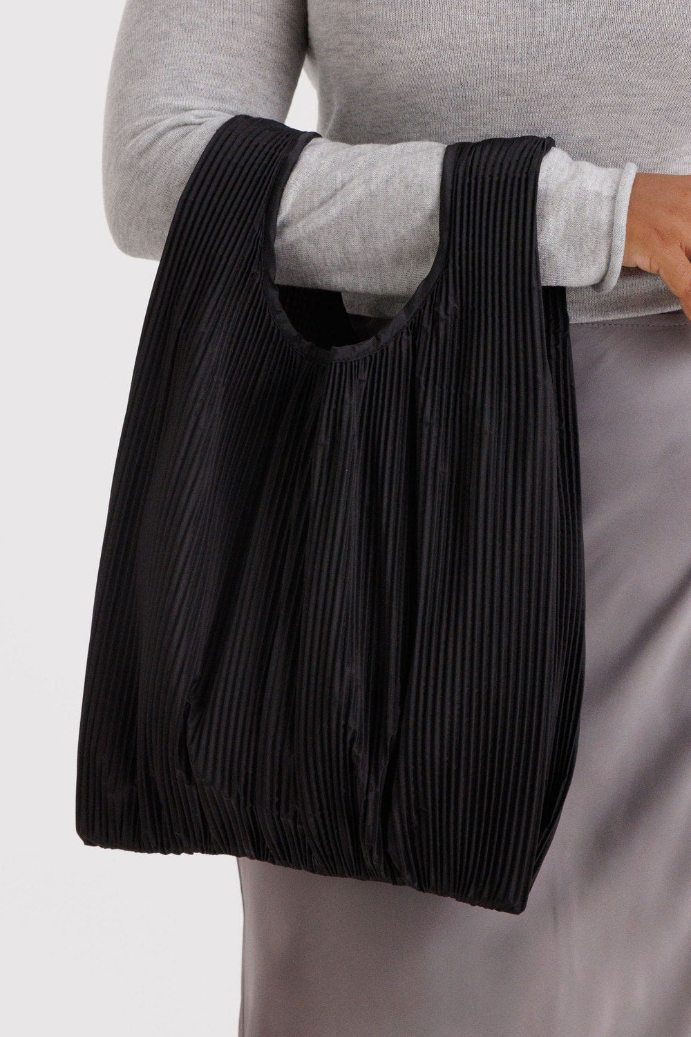 Pleated Baggu in Black