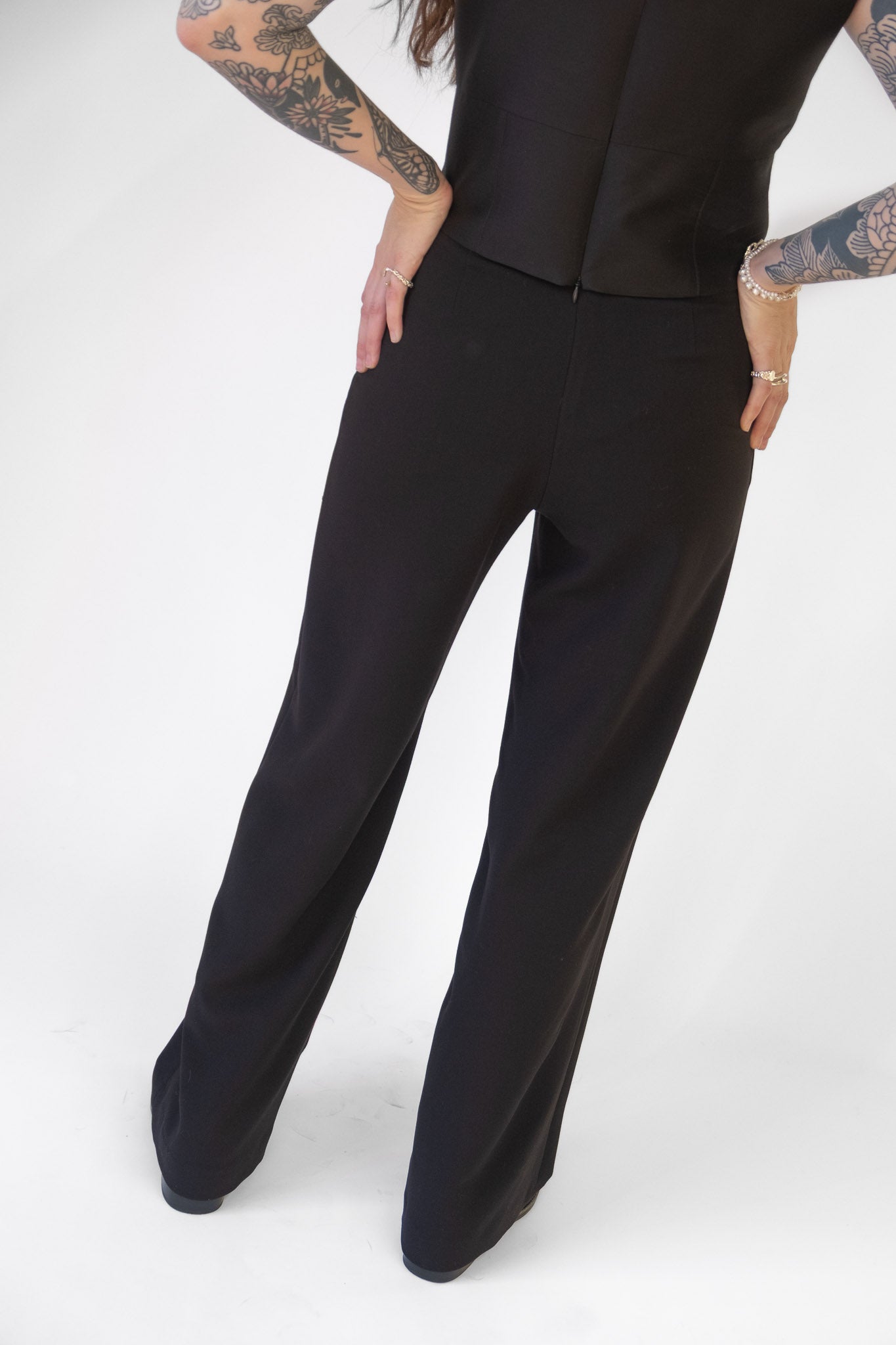 Nelam Pant in Black New Innsbruck