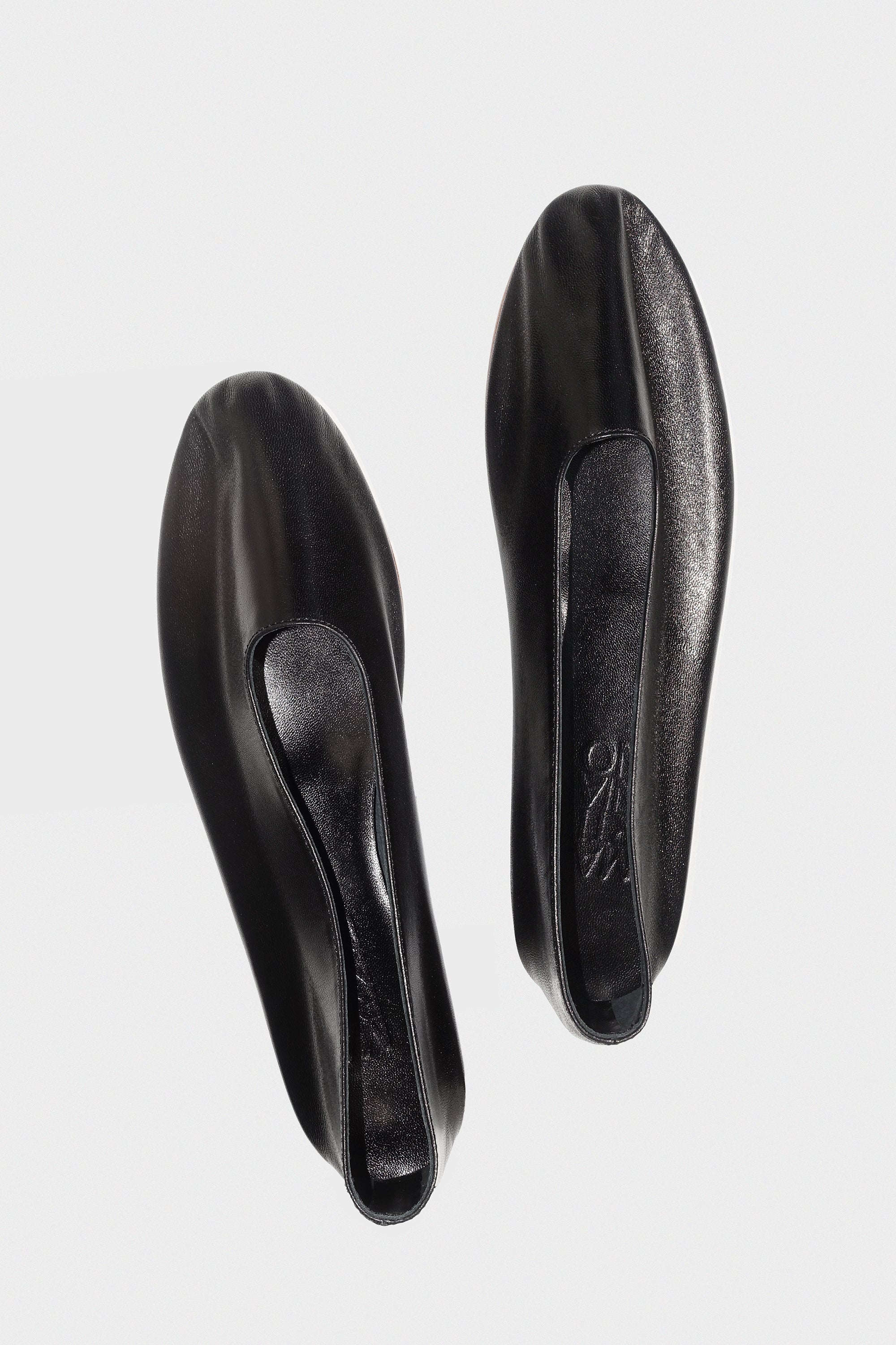 Glove in Black by Martiniano