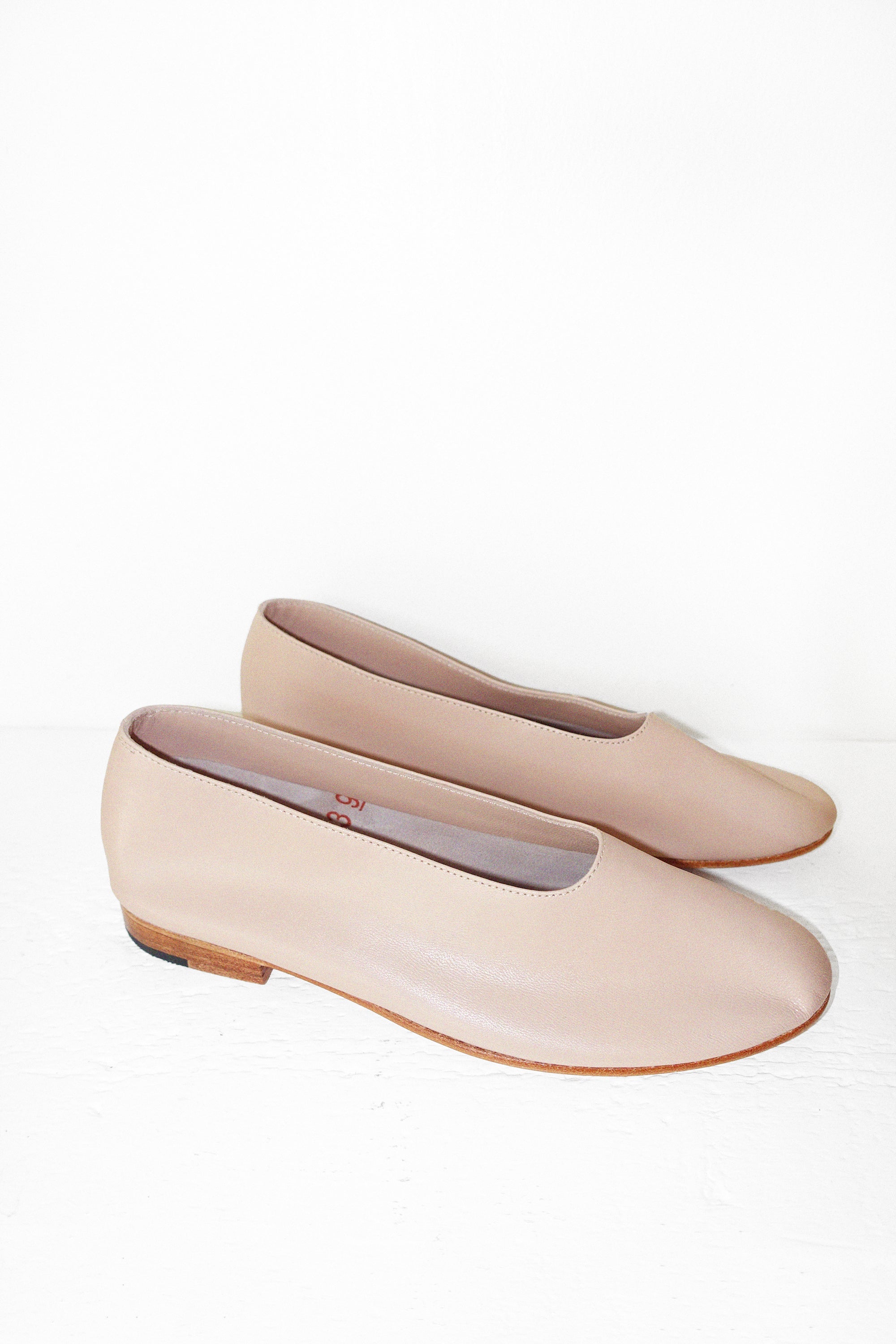 Glove in Makeup by Martiniano