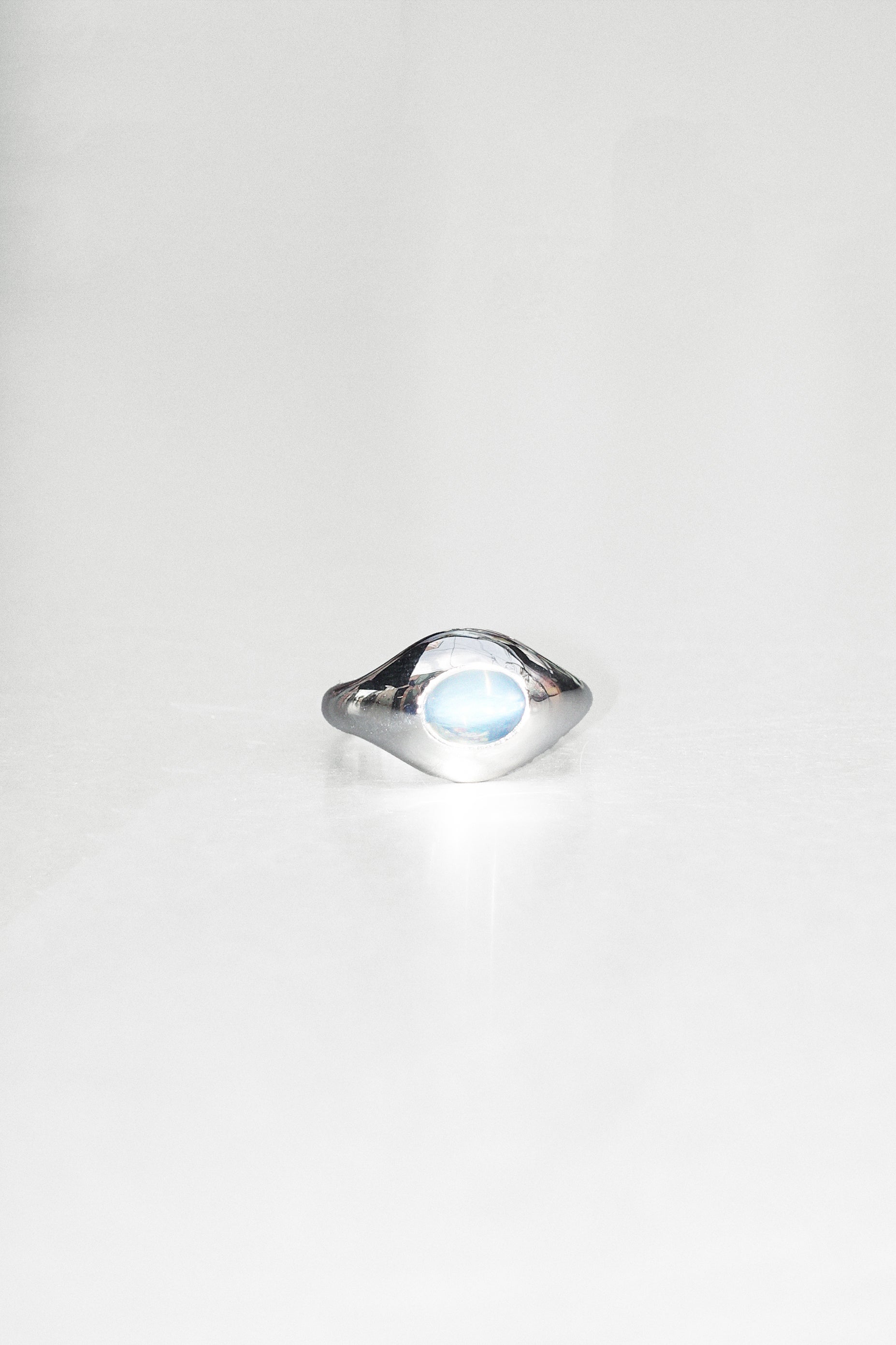 Palatial Ring in Sterling Silver & Moonstone