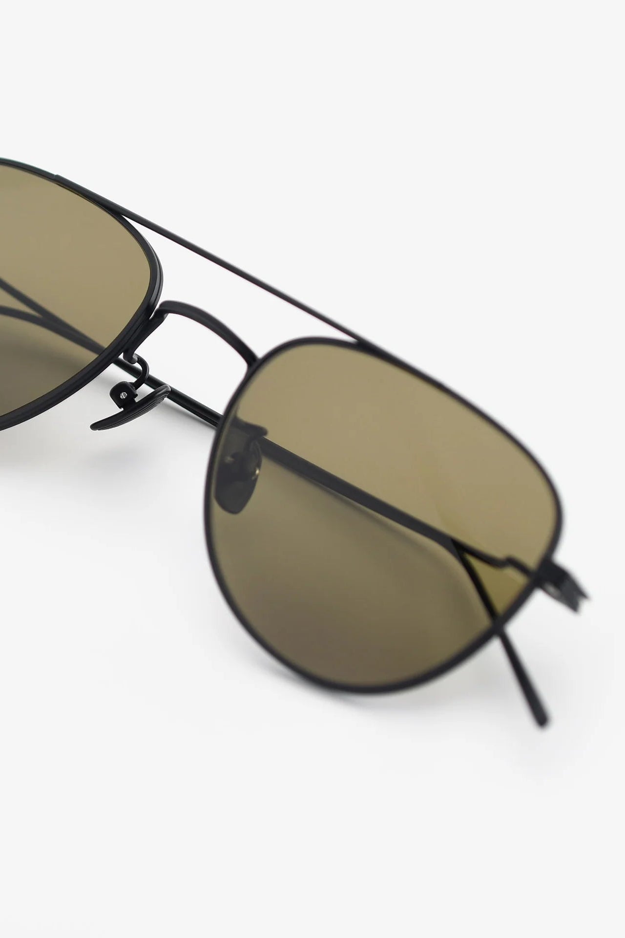 Echo in Black & Olive