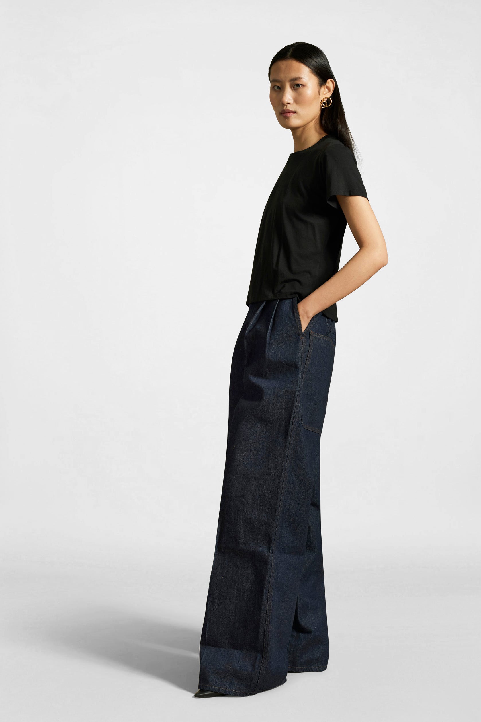 Kenzie T-Shirt in Black by Kallmeyer