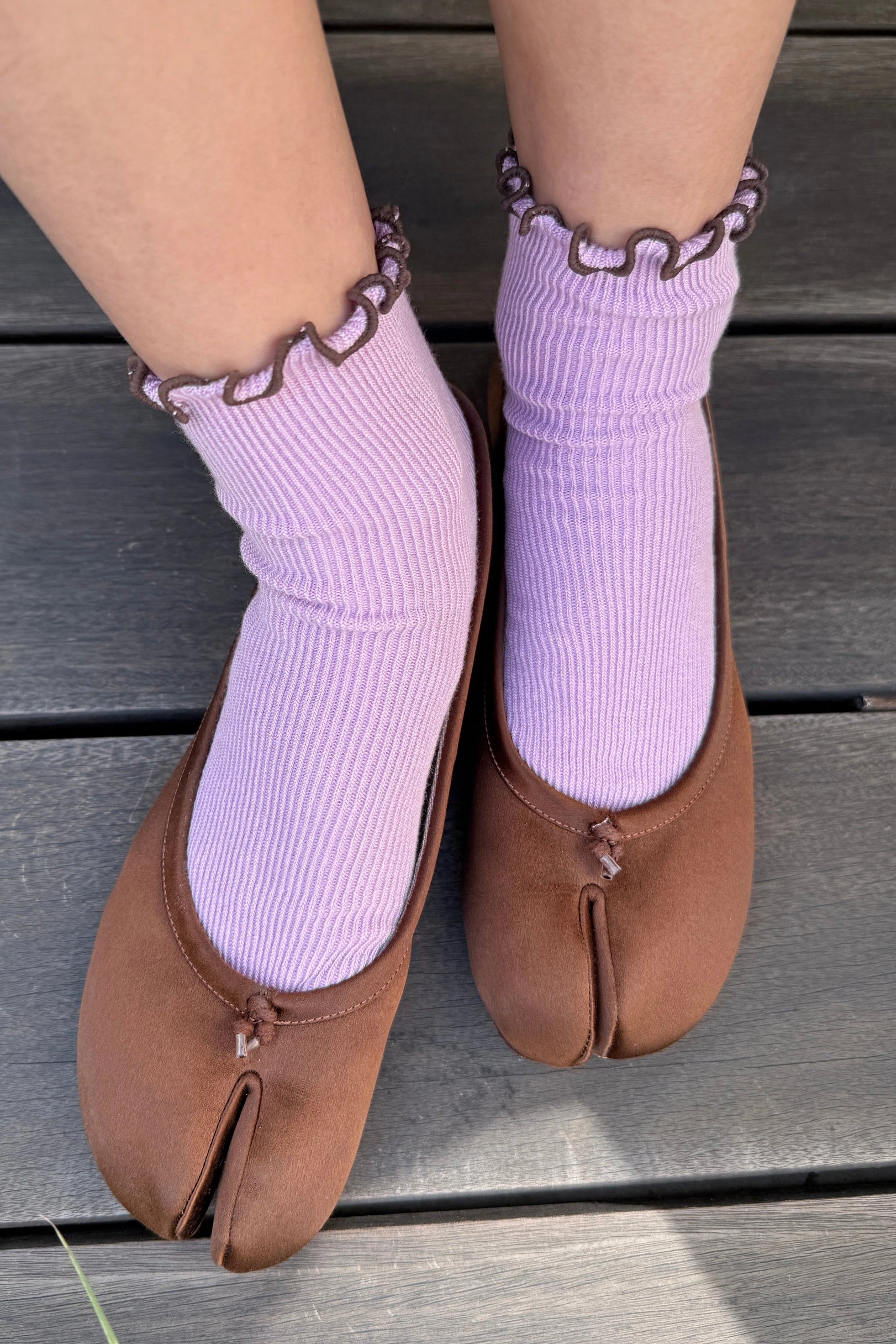 Petite Ruffled Modal Socks in Lilac & Brown