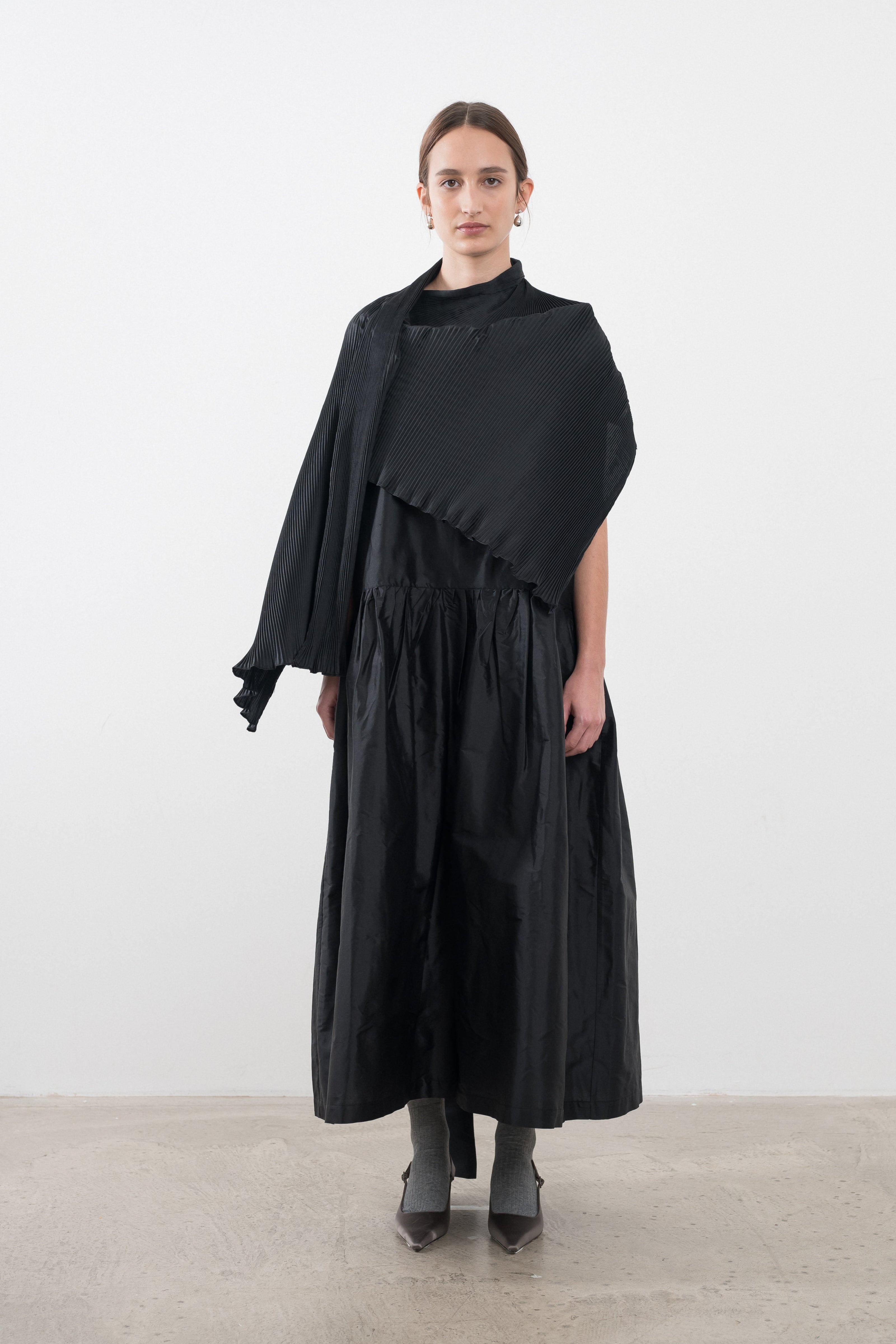 Silk Dupion Pleated Scarf in Black