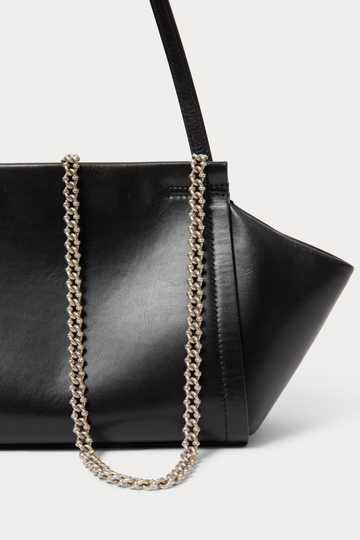 Journey Shoulder Bag in Black