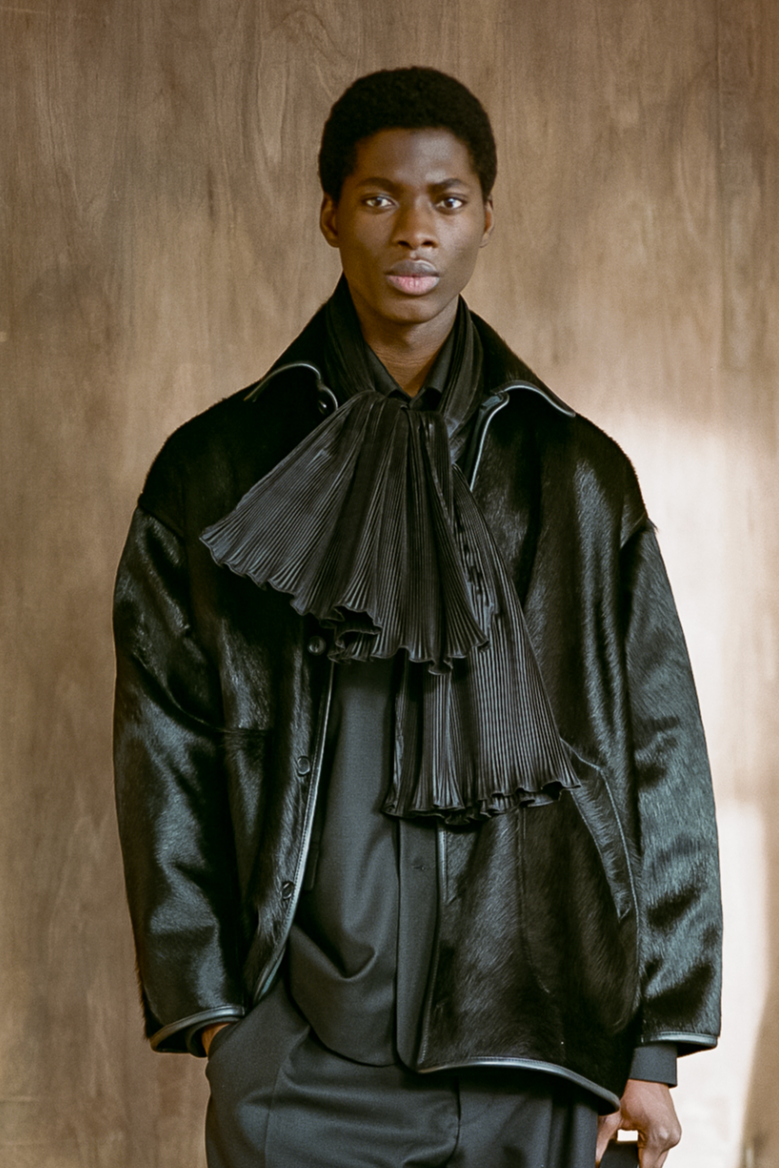 Silk Dupion Pleated Scarf in Black – Recital