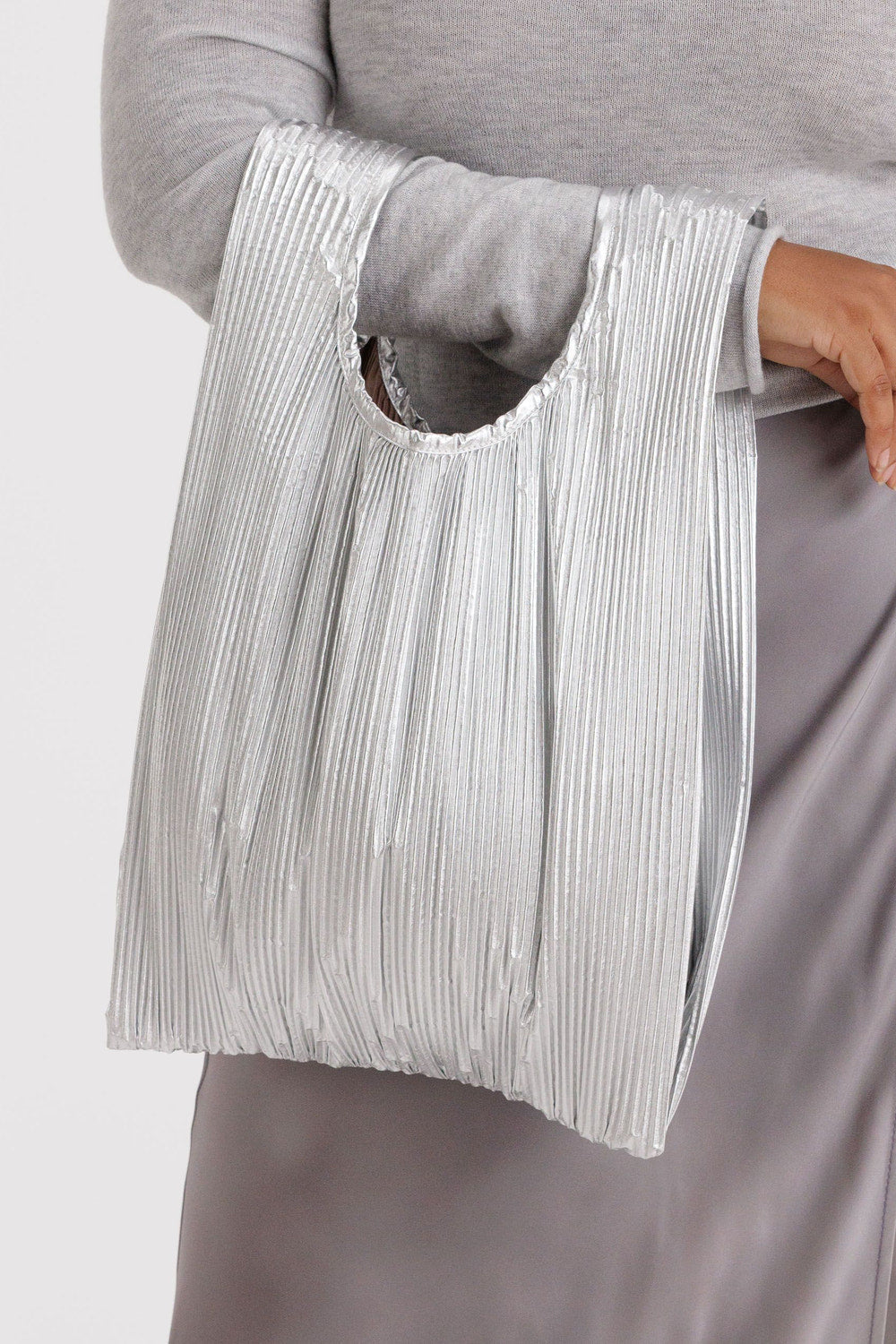 Pleated Baggu in Chrome Metallic