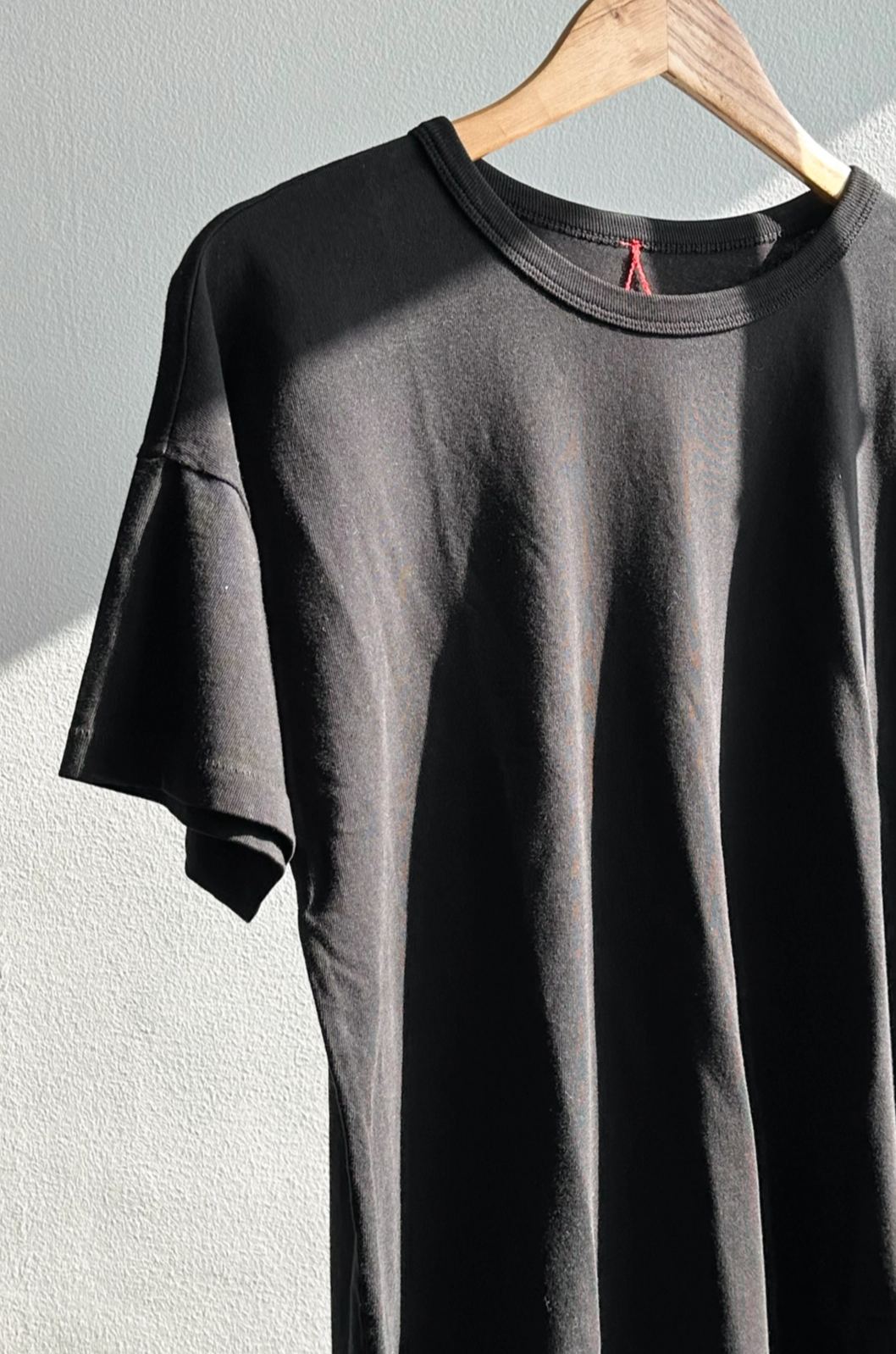 Her Tee in True Black