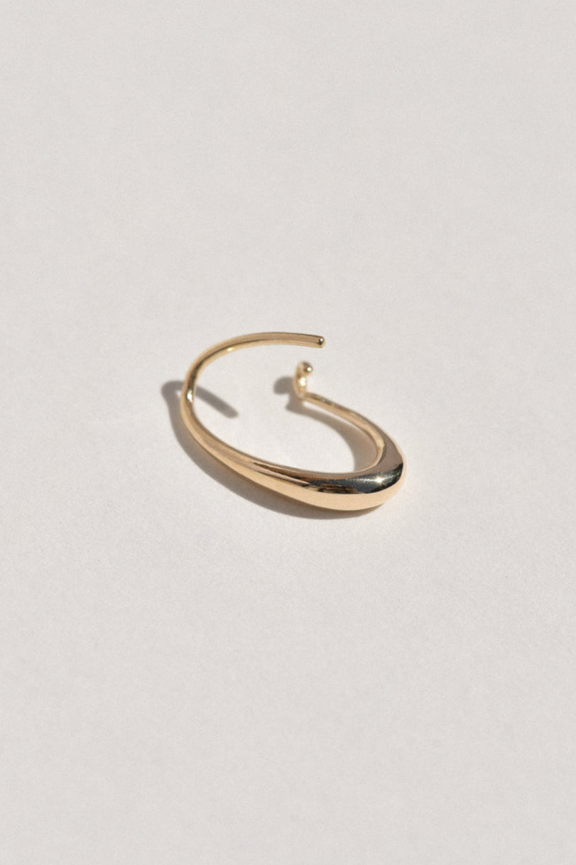 Medium Oval Sempre Hoop in 14k Yellow Gold