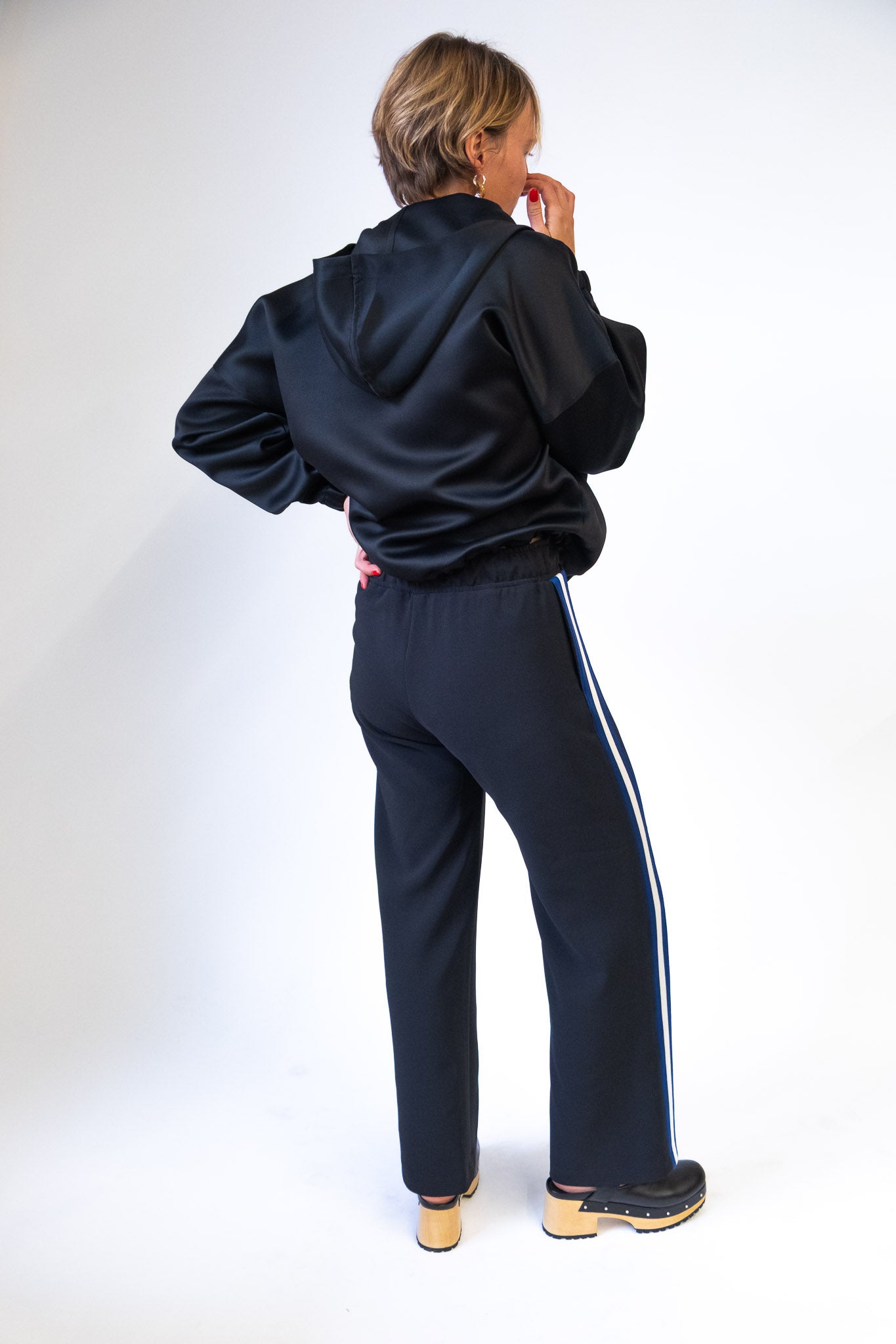 Cropped Hooded Anorak in Black Satin