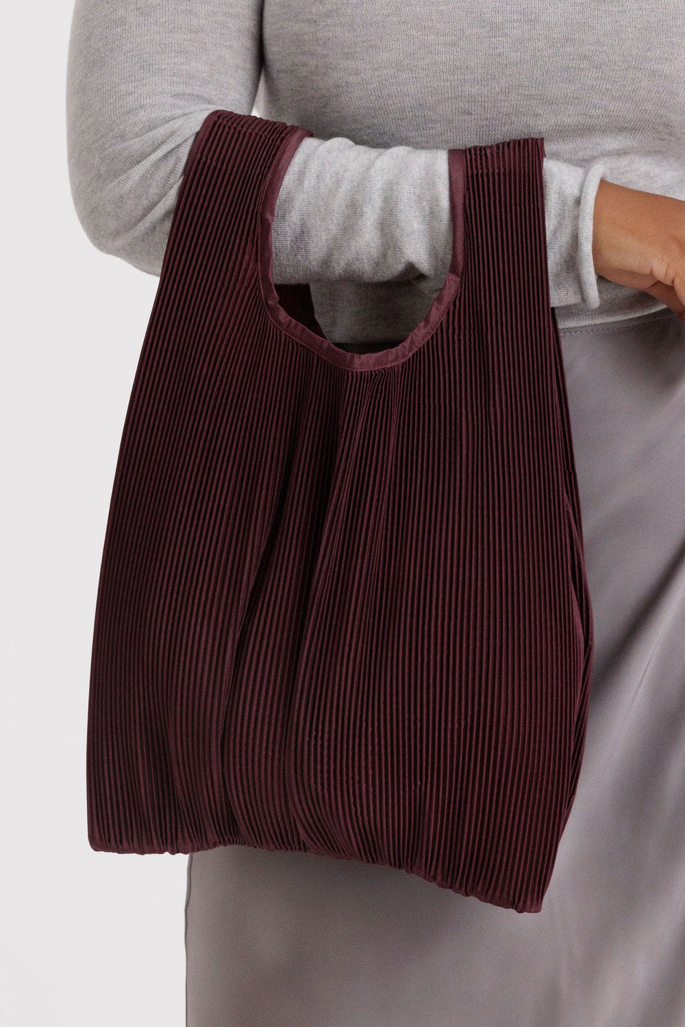Pleated Baggu in Mahogany