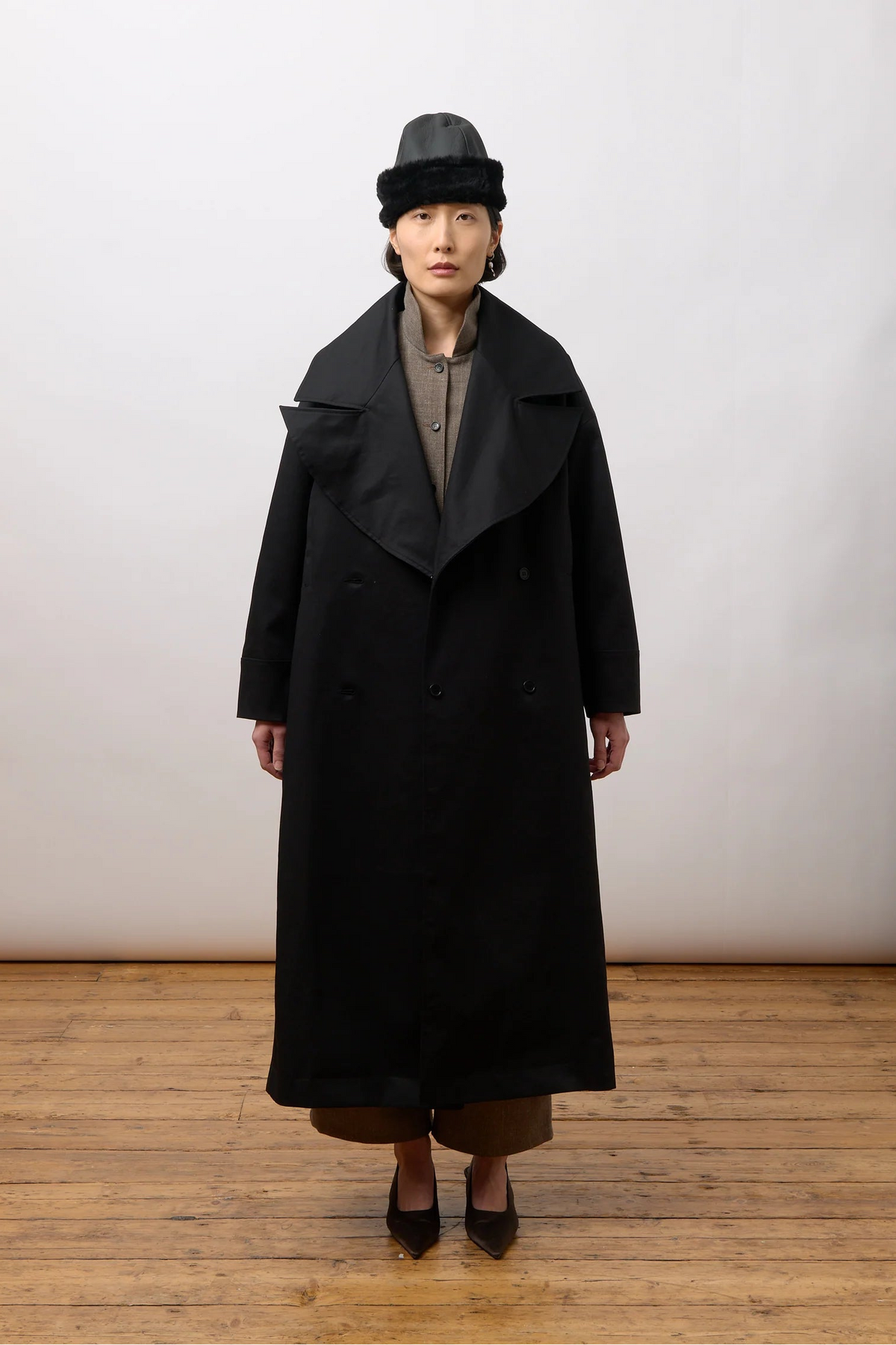 Agnes Mac in Black