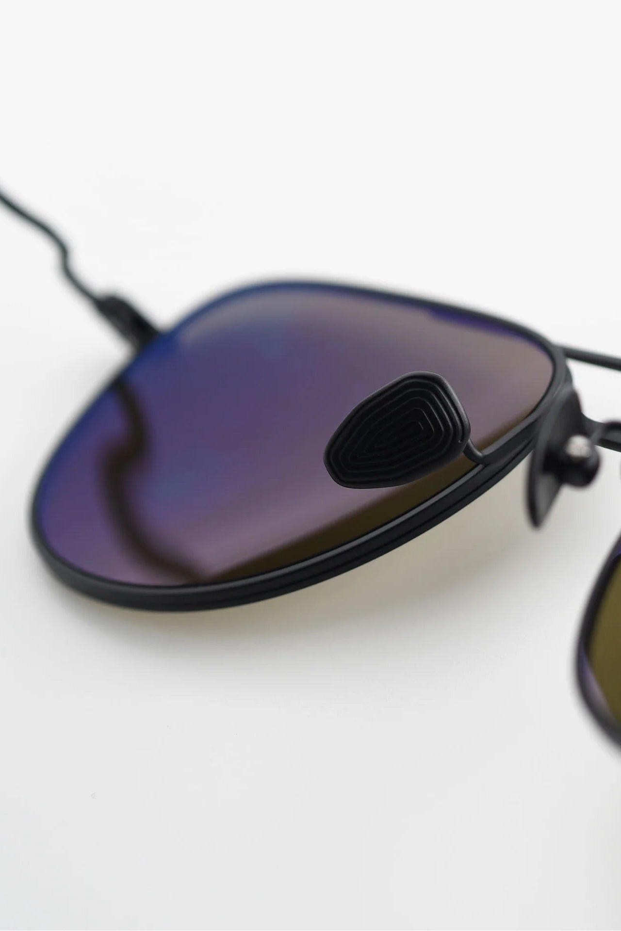 Echo in Black & Olive