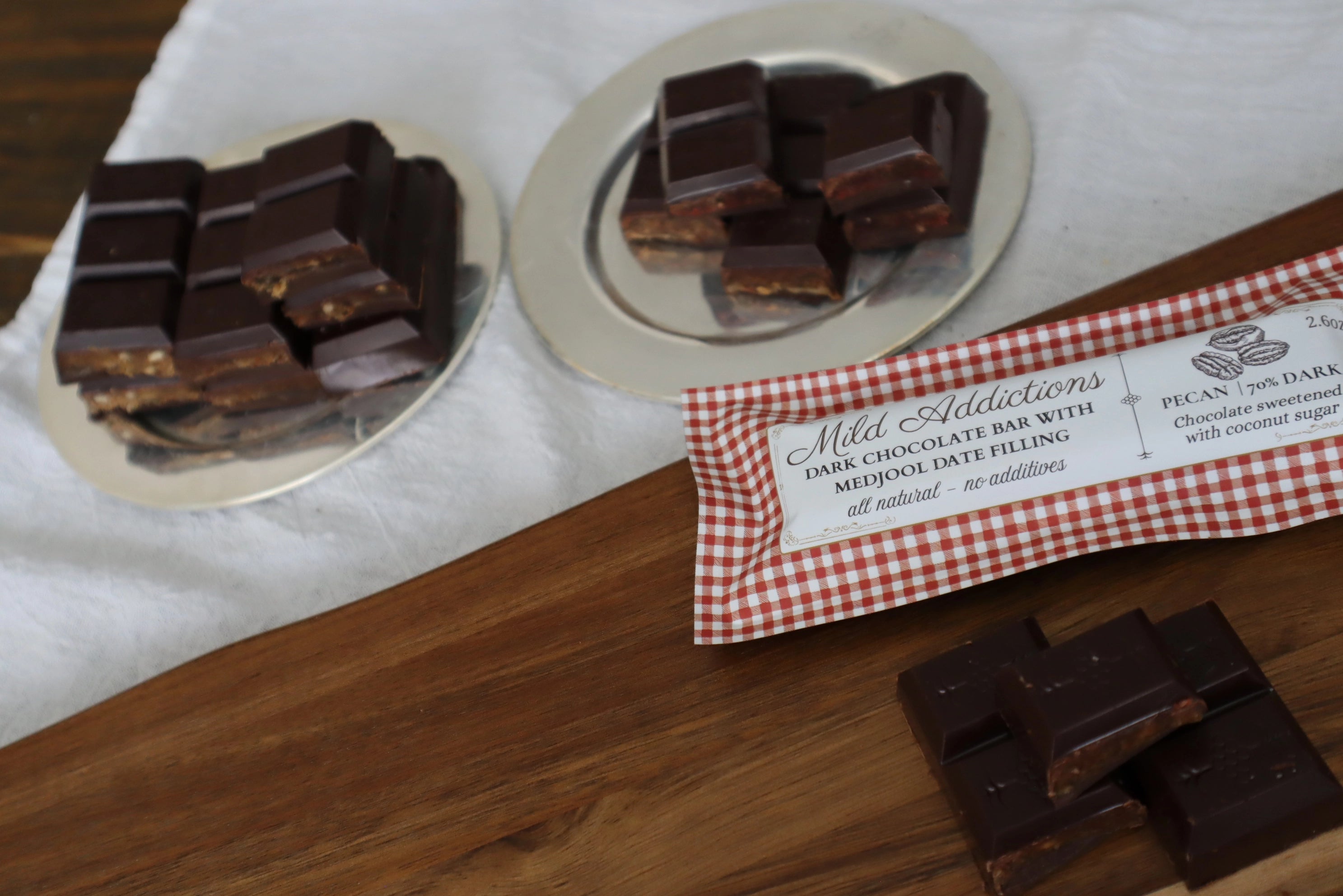 Dark Chocolate Bar w Pecan & Medjool Date Center : 2.6oz