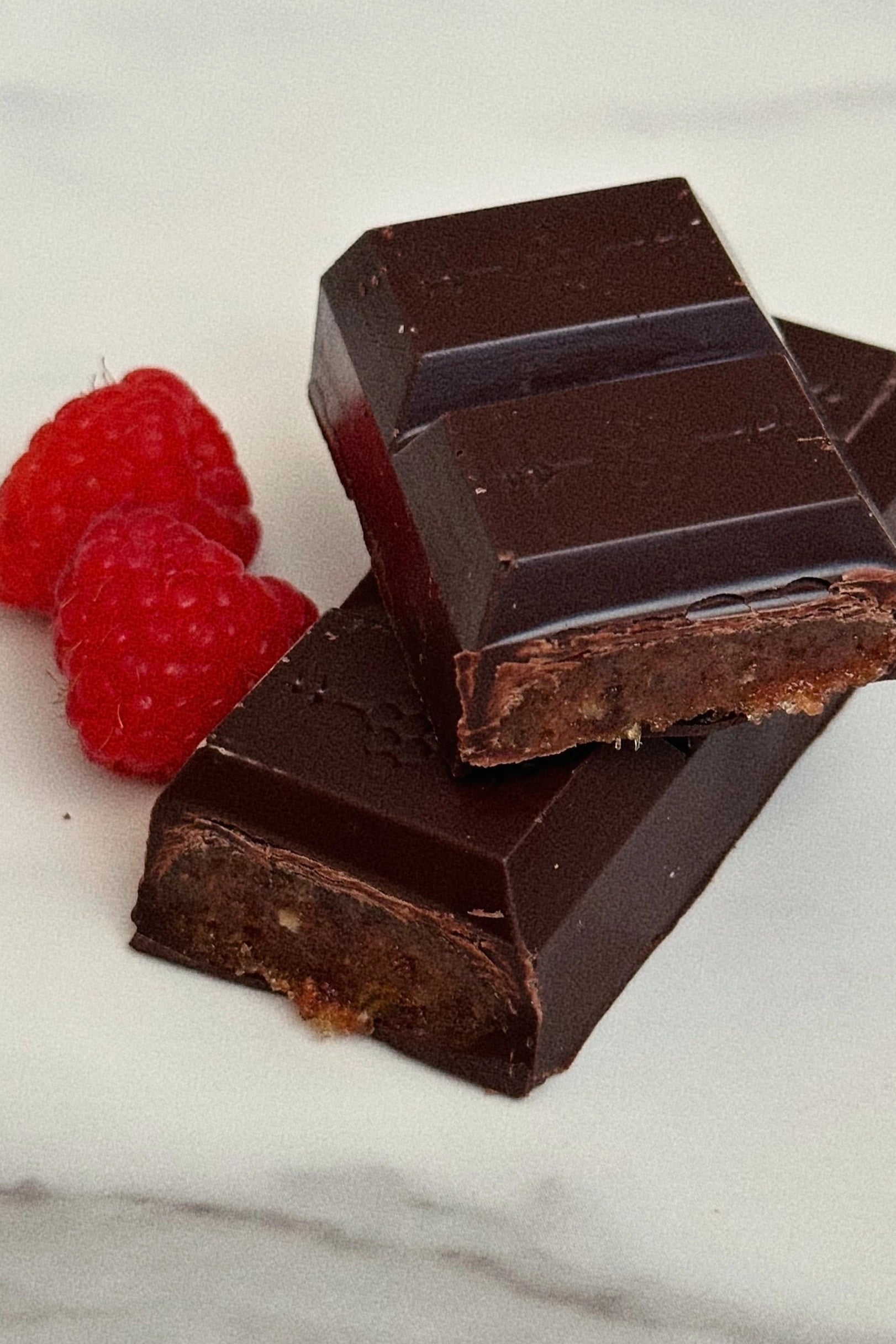Dark Chocolate Bar with Raspberry & Medjool Date Center : 2.6oz