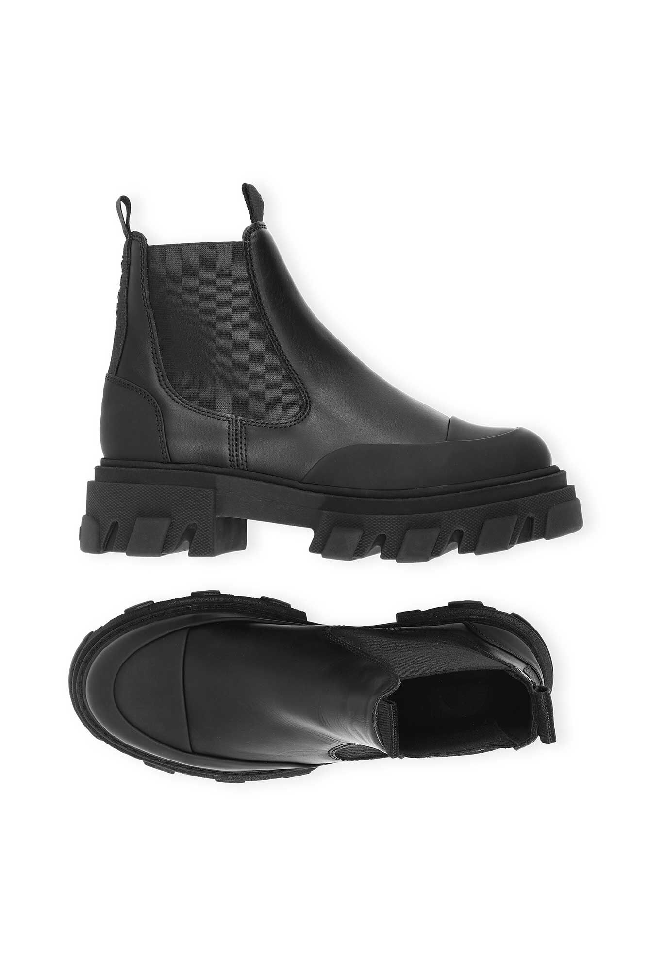 Low Chelsea Boot in Black Leather